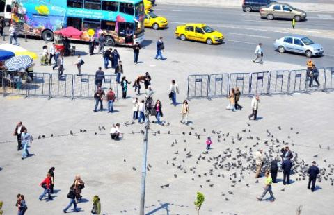 Taksim'e barikat kuruluyor!