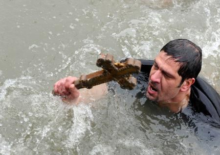 Hristiyan gençler haç için yarıştı