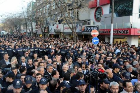 Kemal Kılıçdaroğlu'na koruma duvarı