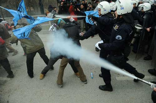 YÖK'ün önü savaş alanına döndü