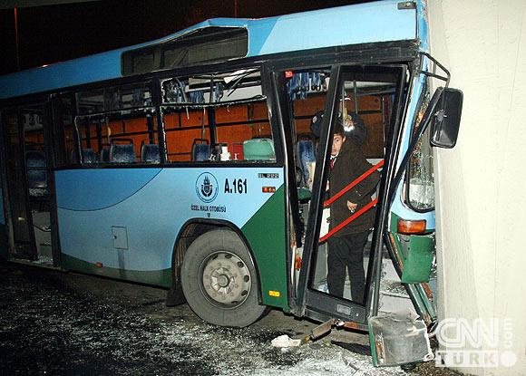 Halk otobüsü facia atlattı!