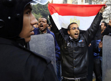 Mısır'da tansiyon düşmüyor