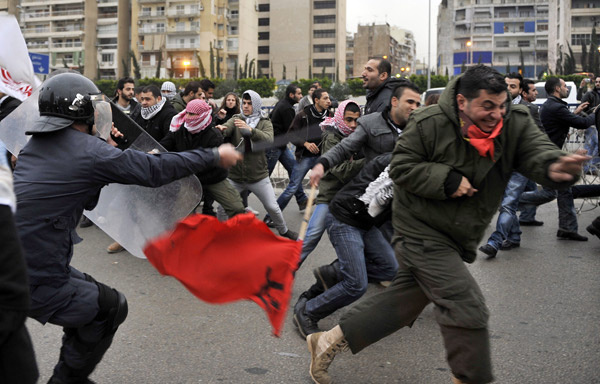 Tahrir'de çatışmalar sürüyor!