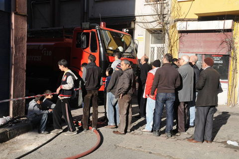 Taksim'de korkutan yangın