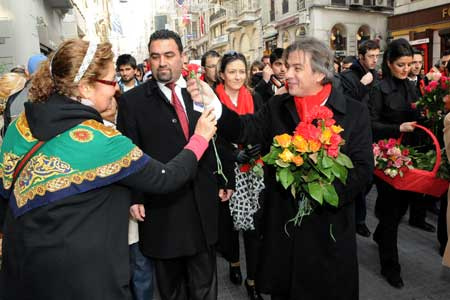 Sevgililer Beyoğlu'nda buluştu!