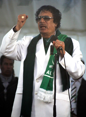 Kaddafi'yi 40 bakire kadın koruyor
