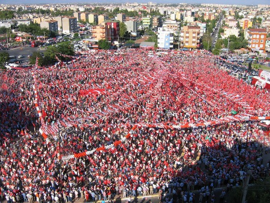 AK Parti'yi üzecek anket