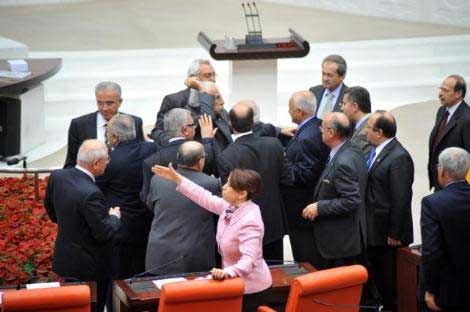 Başbakan'a siyah çelenk!