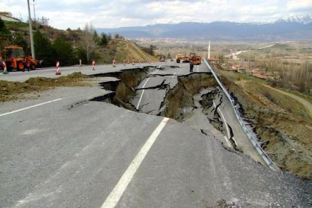 Bu olayın nedeni deprem değil!