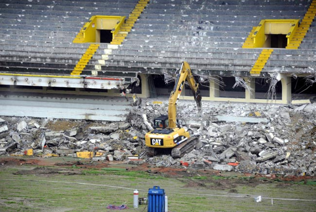 Ali Sami Yen Stadı yıkılıyor!