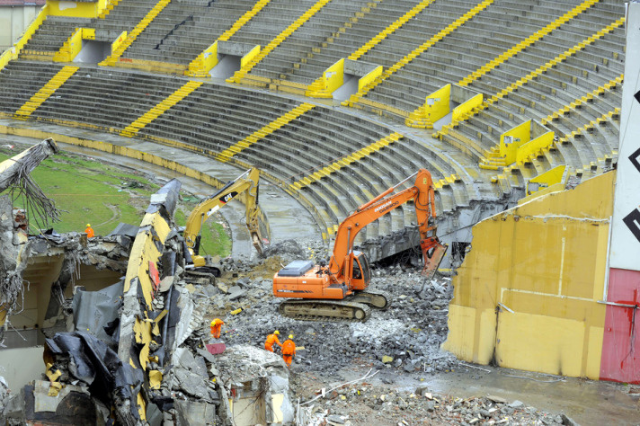 Ali Sami Yen Stadı yıkılıyor!