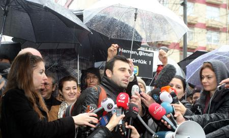 Gazetecilerden Ahmet Şık'a destek