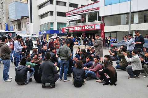 YGS mağdurları Taksim'i çınlattı!
