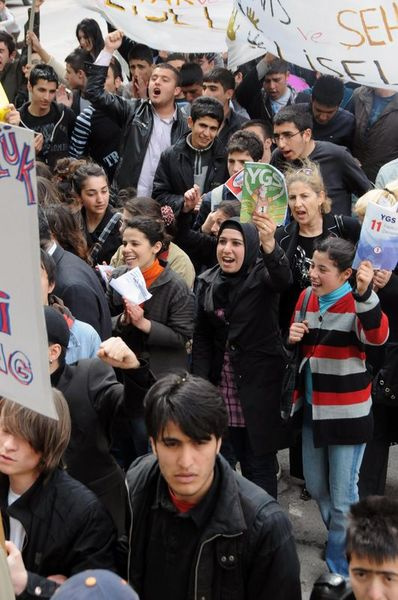 YGS mağdurları Taksim'i çınlattı!