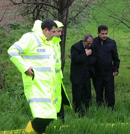 Öldürüp ağaca astılar!