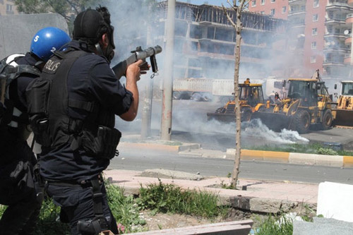 PKK'nın silahlı belediye araçları!