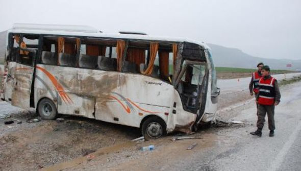 Öğrenci otobüsü dehşet saçtı