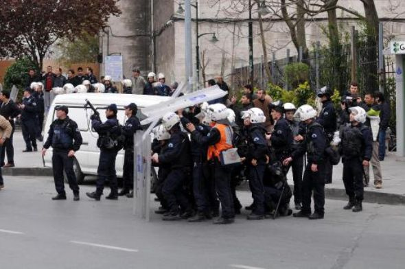 Polis yine öğrencilere müdahale etti!