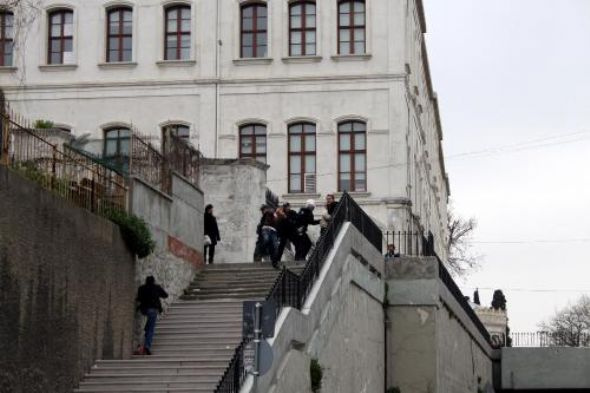 Polis yine öğrencilere müdahale etti!