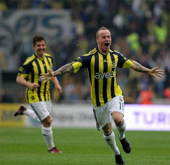 Fenerbahçe liderliği bırakmadı