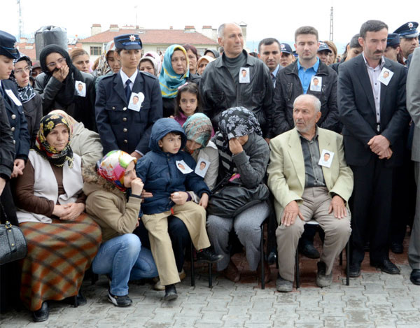 Şehit polis için tören