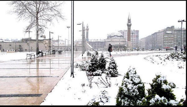 Sivas yaza hazırlanırken karla uyandı!