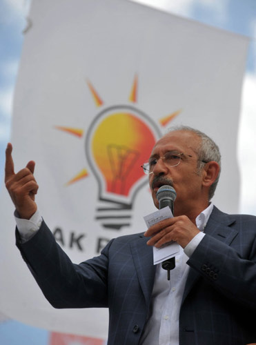 Ampul Kılıçdaroğlu'nun kafasında!