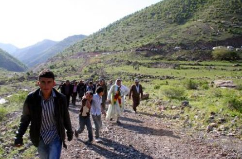 Vekillerler birlikte PKK'lı cenazesi aradılar!