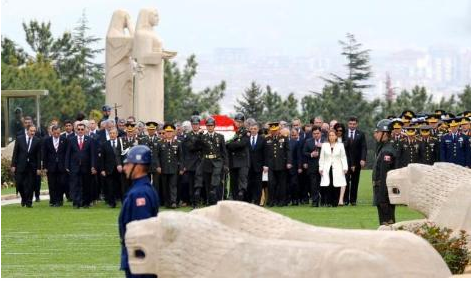 Devlet erkanı Ata'nın huzurunda