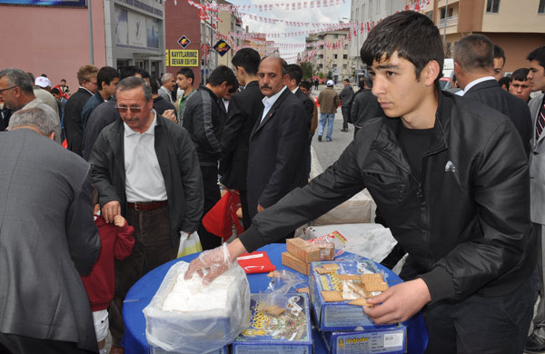 MHP mitinginde 'püskevit' gerginliği