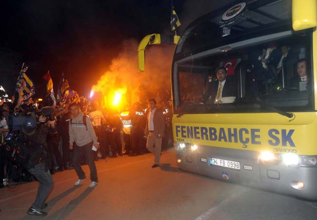 Taraftarlar şampiyonu böyle karşıladı!