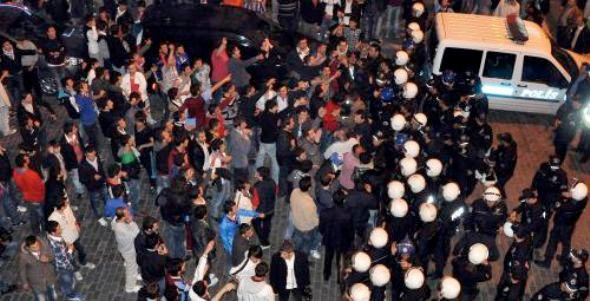 Trabzon'da AK Parti'ye saldırı