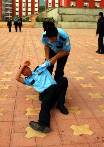 Polis adaylarına işkence gibi eğitim