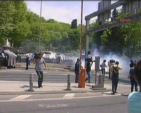 Protestocu öğrencilere polis müdahalesi!