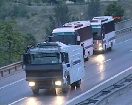 MHP'lilere miting dönüşü taşlı saldırı