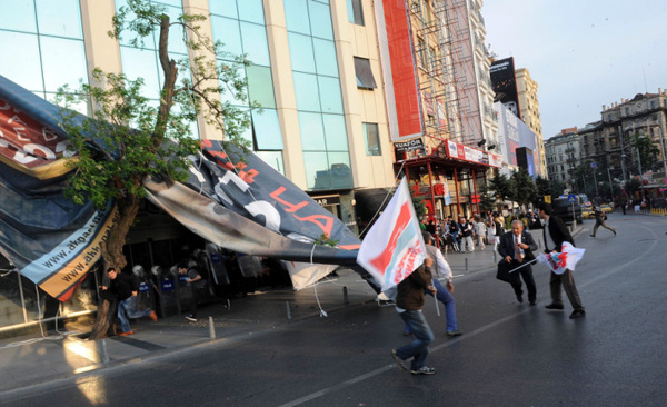 İstanbul ve Ankara'da "Hopa" gerginliği!