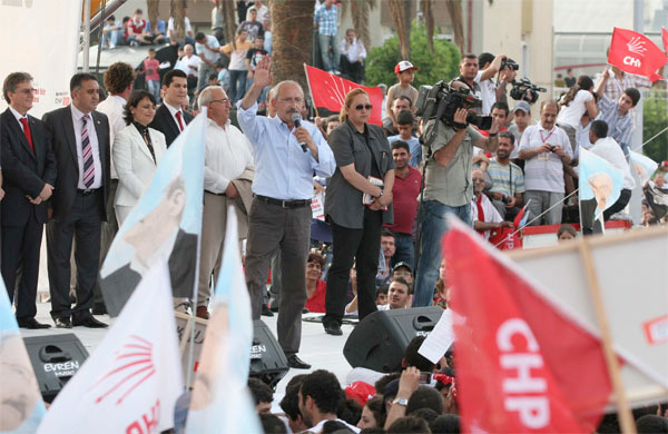 Kılıçdaroğlu'nun okuduğu pankartlar