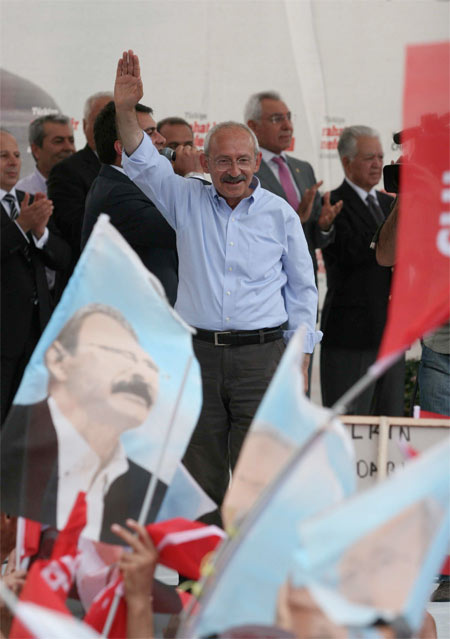 Kılıçdaroğlu'nun okuduğu pankartlar