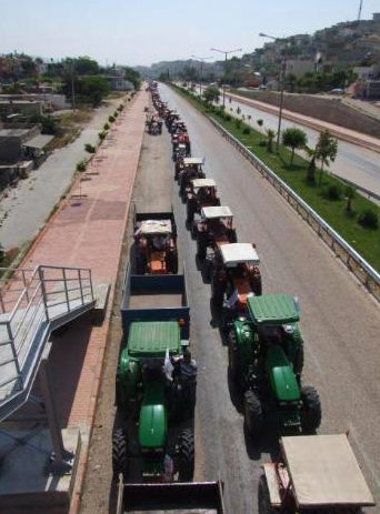 Kılıçdaroğlu mitinge traktörle gitti