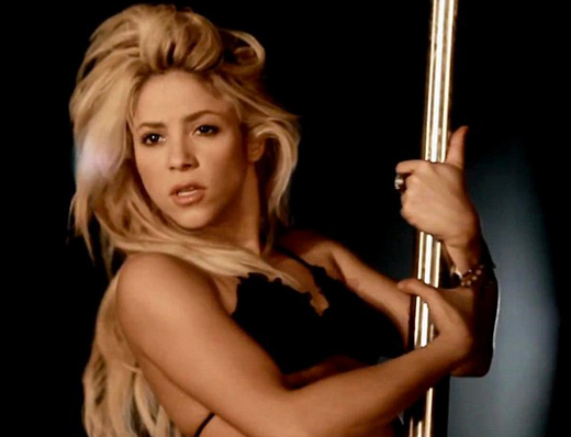 Shakira yeni klibinde yürek hoplattı