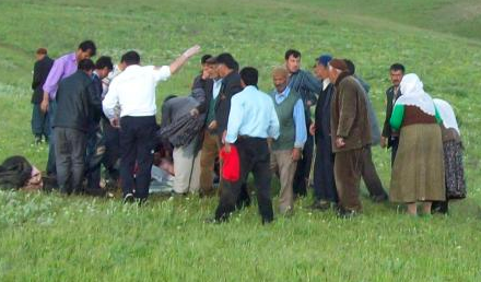 Yıldırım çarpınca canlı canlı gömdüler