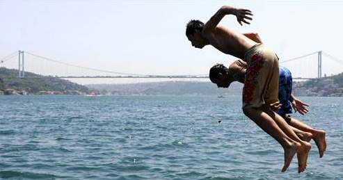 Güneş İstanbulluları denize döktü