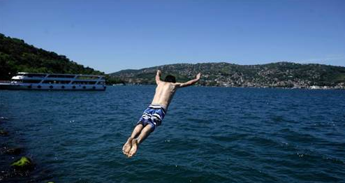 Güneş İstanbulluları denize döktü