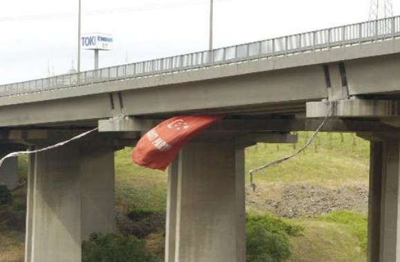 İstanbul'da seçim afişleri kaldırılmadı