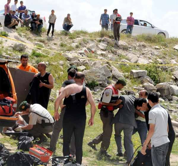 Sandık görevlisi ölü bulundu