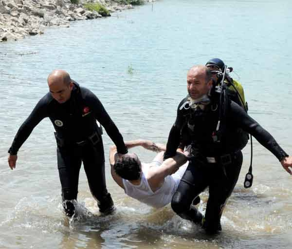 Sandık görevlisi ölü bulundu