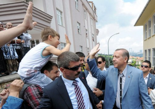 Erdoğan oy kullandı 'çak' yaptı!