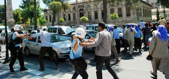 Yumurtalı protestoya coplu müdahele