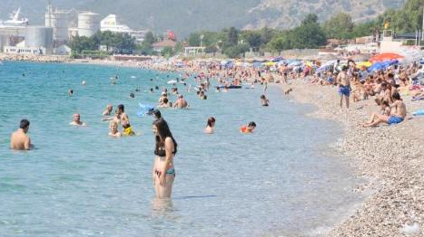 Okullar kapandı, yerli turist akını başladı