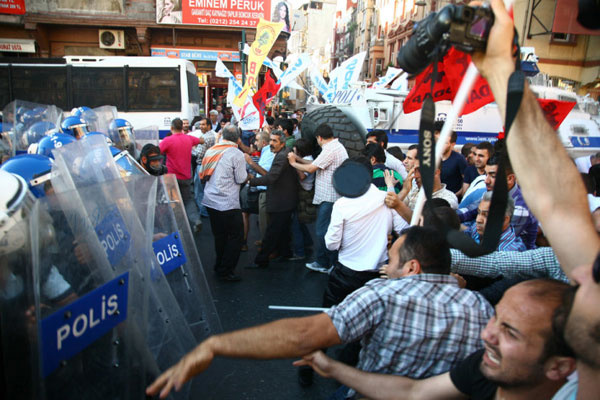 Beyoğlu'nda Hatip Dicle protestosu